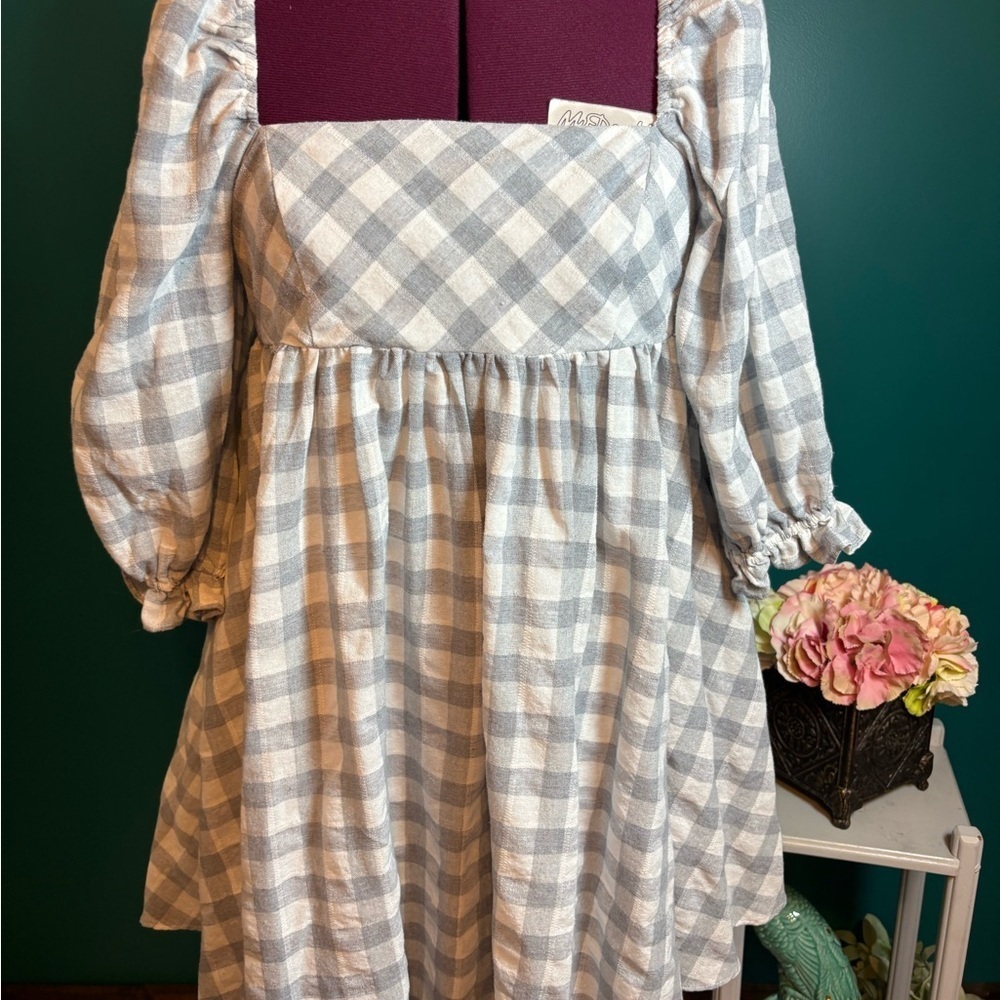 Storia Gray and White Puff Sleeve Square Neck Dress